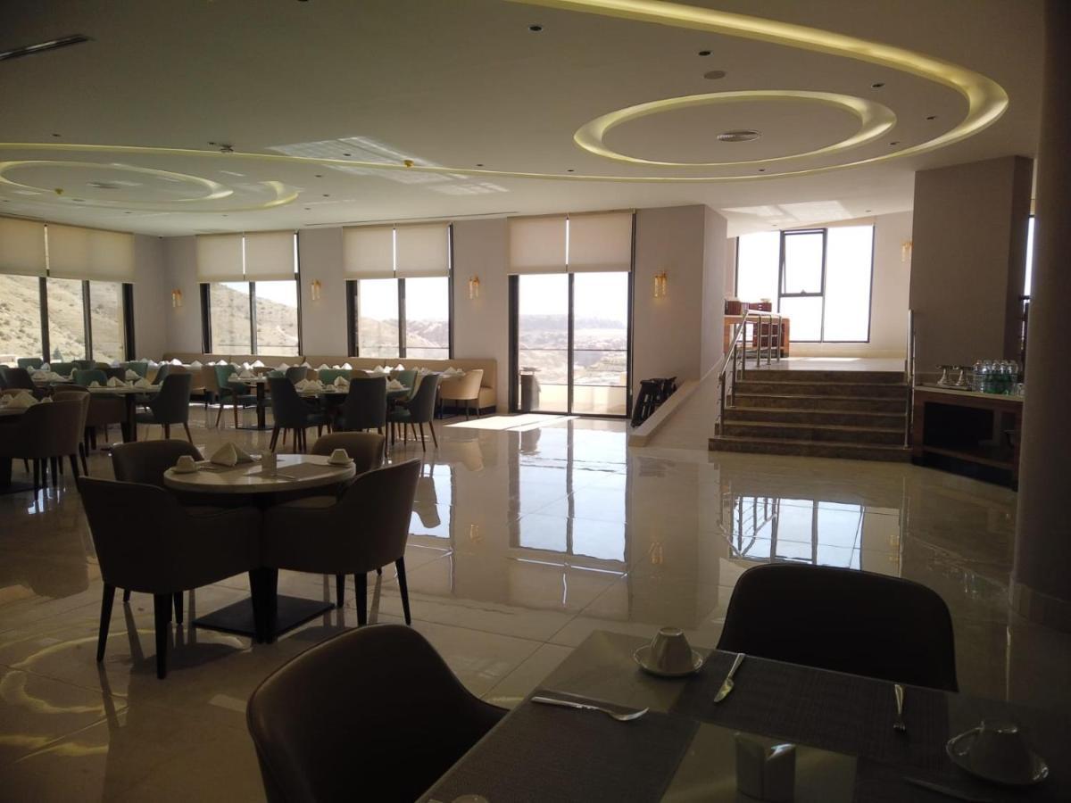 H Luxury Hotel 瓦迪穆萨 外观 照片